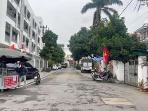 phúc lợi - mặt ngõ xương sống- sát trường học-đường 11m 65m2 8.2 tỷ