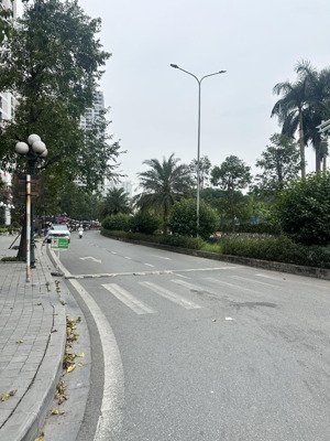 bán đất phạm văn đồng, 62m2, mt 5.5m, đường 13m, gần văn tiến dũng, vỉa hè rộng