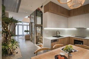 vin 2: em có căn lk hải âu giá rẻ, dt 75m2, đường 20m, giá chỉ 12 tỷ, đã hoàn thiện 5 tầng, sẵn sổ