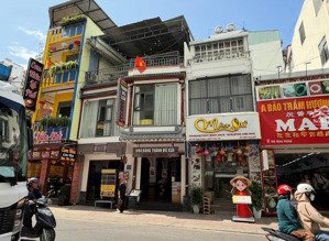 bán nhà 3 tầng mặt tiền ngang 7m đường hùng vương trung tâm phố tây , cách biển 200m