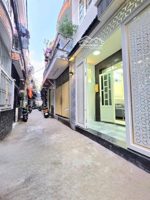 bán nhà vi bằng hẻm 2074 huỳnh tấn phát,nhà bè dt 3,6x11 xd 1trệt 1lầu tk 2pn 2wc giá 2tỷ679 lh huy