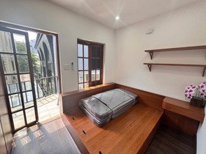 cho thuê căn hộ nhà mới 100% ban công máy giặt riêng quận 1 gần công viên lê văn tám, chợ tân định