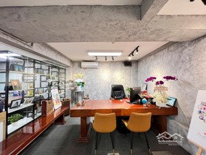 văn phòng full nội thất huỳnh văn bánh 90m2 vào làm việc được ngay có sân đậu xe ô tô