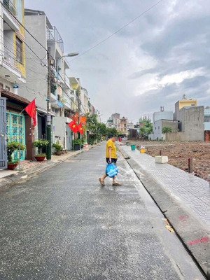 chủ gửi bán dãy phòng trọ đường đông hưng thuận 2 vào 50m, dt 5 x 23m, giá bán 8,4 tỷ chốt