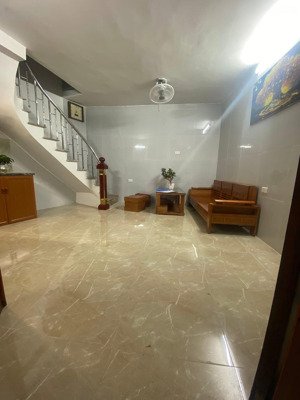 duy nhất bán nhà hoàng cầu, ngõ 3 oto tránh nhau , gần phố, rạp chiếu phim , hồ hoàng cầu 45mx5tâng