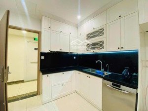 cần tiền bán gấp căn 2n1vs 55m2 nội thất đẹp, giá 4.9 tỷ tại toà s302 gần nhà xe vinhome smart city