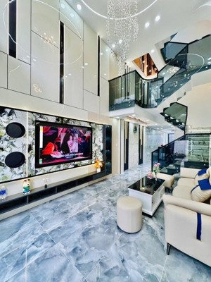 đi định cư nước ngoài 2,78 tỷ chủ gửi bán gấp tại gò vấp. dt 79,9m2 (4,7x17m), shr, hđt 25 tr/1 th.