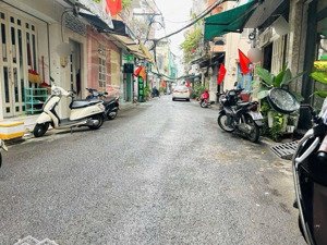 bán nhà mặt tiền kinh doanh ngay lê văn sỹ , khu phố sầm uất , hẻm nhựa 6m, giáp quận 3 . phú nhuận