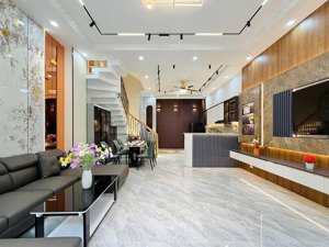 bán nhà mới xây 1 trệt 2 lầu 5,5m x 11m phan huy ích