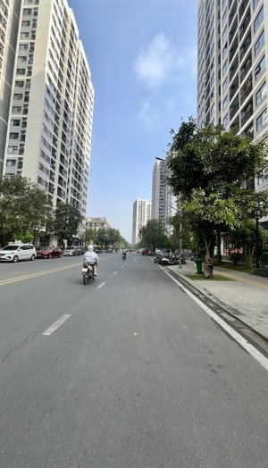 lô đất góc 2 mặt tiền khu tái định cư phước thiện q9. đối diện vinhomes, dt 338m2 tc, giá 28 tỷ tl