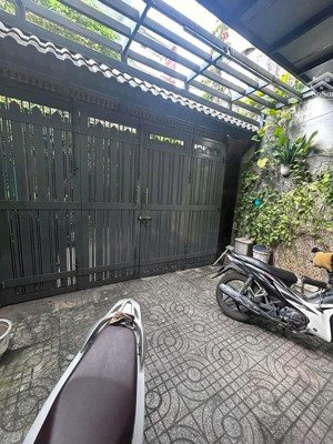 nhà hxh thẳng 1 trục 2 tầng - 76m2 3pn 3wc sân để xe rộng rãi giá chỉ 6 tỷx