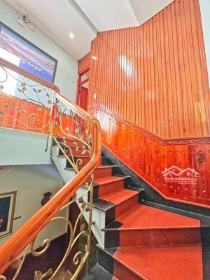 cho thuê nhà nguyên căn gần hồ xuân hương 4 lầu xe hơi đậu trước nhà