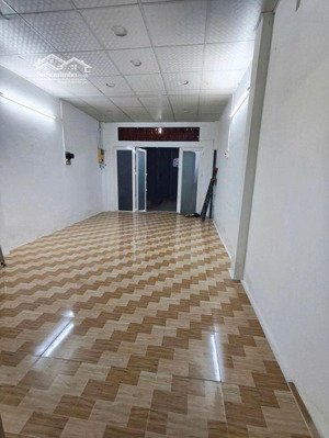 cho thuê nhà 2 hẻm 4m(xh) nguyễn đình chiểu, p.4, q.3 giá 13tr