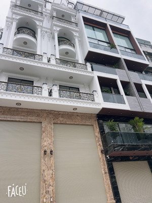 giảm chào 1 tỷ, bán trước tết nhà mới, phố ngọc lâm ga ra ô tô thang máy full nội thất. 80m2, mt 5m