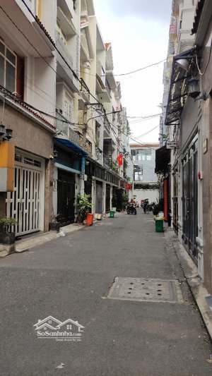 hàng víp cao tầng 4pn5wc khu đồng bộ sát mt quốc lộ 13 đối diện vạn phúc giá 8.2tỷ tl