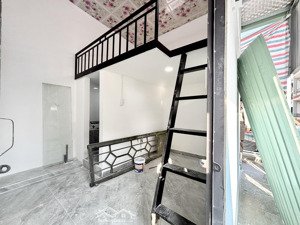 phòng trọ giá rẻ có gác chỉ từ 3tr2/phòng - nhà mới - có ban công thoáng trước phòng - khu sân bay