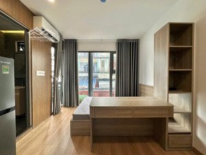 căn hộ cửa sổ 30m2 full sáng xinh xinh tại bùi đình tuý ngay ngã tư hàng xanh. giá 5tr9/tháng