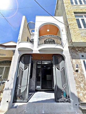 chỉ 2 tỷ999! bán nhà lầu mới, sổ hoàn công, đường oto, gần gx lộc lâm