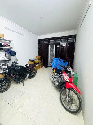 nhà 5 tầng ô tô đỗ trong nhà gần phố tựu liệt