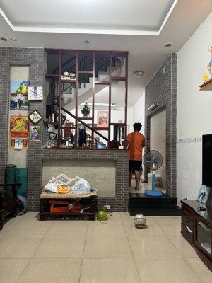 nhà đẹp ngay vòng xoay phạm văn đồng & bình triệu gần gigamall 43.5m ngang 4.2m giá 6.8 tỷ tl