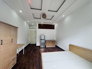 30m2- ban công, full nt, kệ bếp, gần hutech, hàng xanh, uef, landmark 81