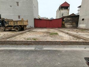 tìm khách đất bắc hồng 80m2, mt7m, 5.1 tỷ, đông anh, ô tô, thông.
+ ngõ thông, xe ô tô 5 chỗ.