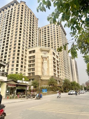 biệt thự xuân diệu tây hồ
lô góc thang máy ô tô đỗ cửa khu ngoại giao