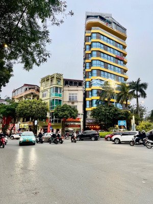 nhà mới 6 tầng thang máy full nội thất 3 bước ra hồ tây- chỉ 12 tỷ xuân la