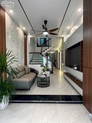 Bán nhà 3 tầng ngõ phố Nguyễn Đình Chiểu, ph Ngọc Châu, TP HD, 40.5m2, 3 ngủ, gần đường