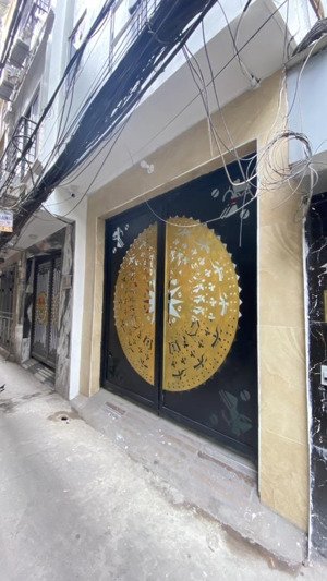 bán ccmn mới tinh 6 tầng thang máy 14 phòng thu 75tr/tháng