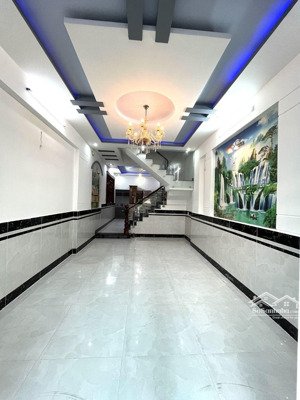 giảm ngay 300tr chỉ còn 5,3 tỷ dt: 4 x 16,5m nở hậu 4,2m nhà 4 tầng hẻm xe hơi 5m