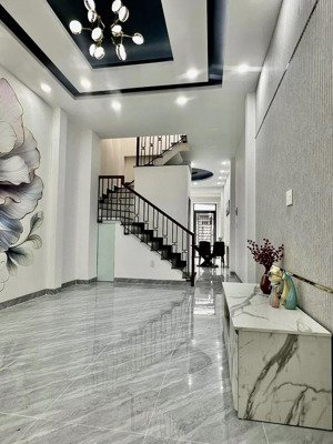 bán gấp nhà đẹp phú nhuận ở ngay giá tốt hiếm có.