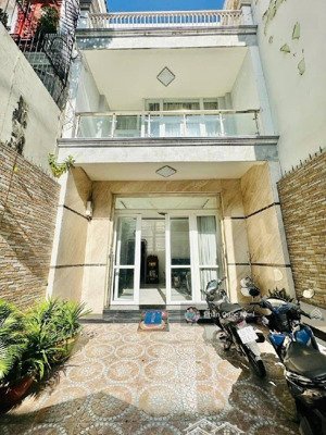 bán nhà đường 3 tháng 2 _ gần vạn hạnh mall _ 235m2(5x47) _ 3 tầng _ giá chỉ 5x tỷ _ sổ vuông a4