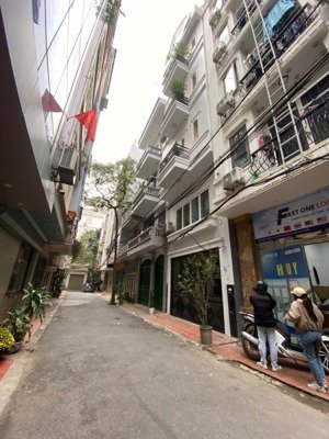 căn hiếm khu vực hoàng quốc việt gara oto thang máy nhập khẩu - thanh khoản cực tốt