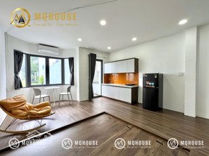 balcony phạm ngọc thạch gần hồ con rùa, công viên lê văn tám quận 3 giáp nhà thờ tân định quận 1