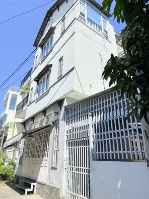 bán nhà 3 mặt tiền, mặt tiền đường 9m, có gara xe hơi, 30m ra đường linh đông, đường xe tải vào nha