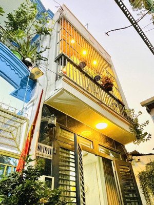 nhà rẻ đón xuân- gần ga t3 sân bay - 2 tầng- còn mới cứng- đg huỳnh văn nghệ