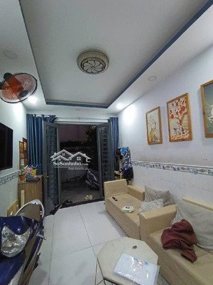 3ty650 - nhà c4- 2pn -1wc - xung quanh tiện ích đầy đủ