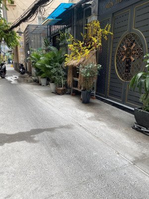 nhà cấp 4 nát tiện xây mới, 4x21m, hxh bùi đình tuý, khu vực xây được 5 tầng