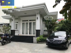nhà bè bán biệt thự 2 góc mặt tiền 624 m2 full thổ . 44tỷ . có nhà 115m2 .shr