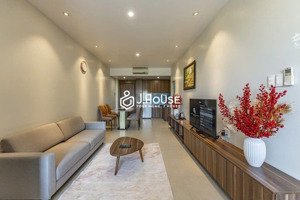 cho thuê căn hộ 1 phòng ngủ cao cấp rộng rãi, cửa số trời, ban công ngay khu sân bay, tân bình