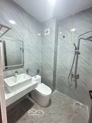 bán nhà riêng phúc lợi 5 tầng giá chỉ hơn 5 tỷ