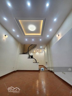 nhà 5t đẹp ngõ la thành-hào nam ngõ 2,5m, cách oto tránh 80m,cách mp 100m,dt 50m mt 4,2m giá 9,3 tỷ