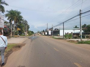 bán đất mặt tiền dt 750 dt 680m2 shr tc 200m nằm liền kề kcn bàu bàng đối diện uỷ ban trừ văn thố