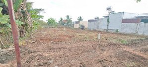 cuối năm cần tiền bán mảnh đất thổ cư cách ql1a 400m. giá 550 triệu