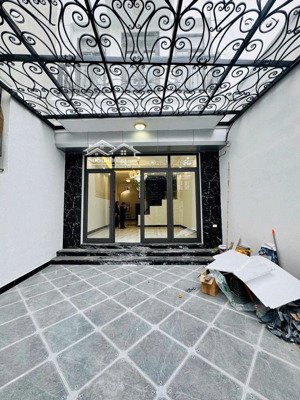 phần lô oto - thang máy - 2 thoáng - ở sướng - hàng xóm vinhome riverside.