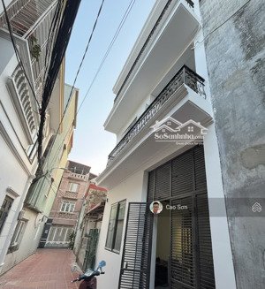 bán nhà mặt ngõ ô tô 4m, tại phương lưu, 46m2 4 tầng, 4 ngủ, dân xây độc lập, sân cổng, giá 3,79 tỷ