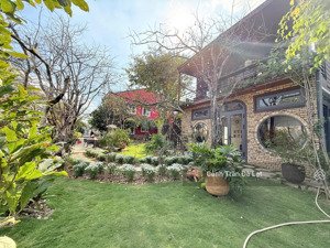 nhà sân vườn đà lạt, vị trí lành, không gian xanh lý tưởng để nghĩ dưỡng.