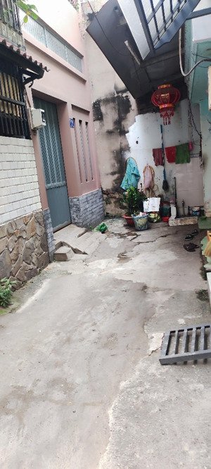 nhỉnh 5 tỷ sát hxh lâm văn bền 52,5m2- 2 tầng - 4 pn - có pn dưới trệt