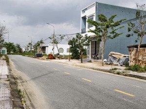 sở hữu đất nền quốc lộ 1a - ngay chợ trung tâm ( 6m x 20m )